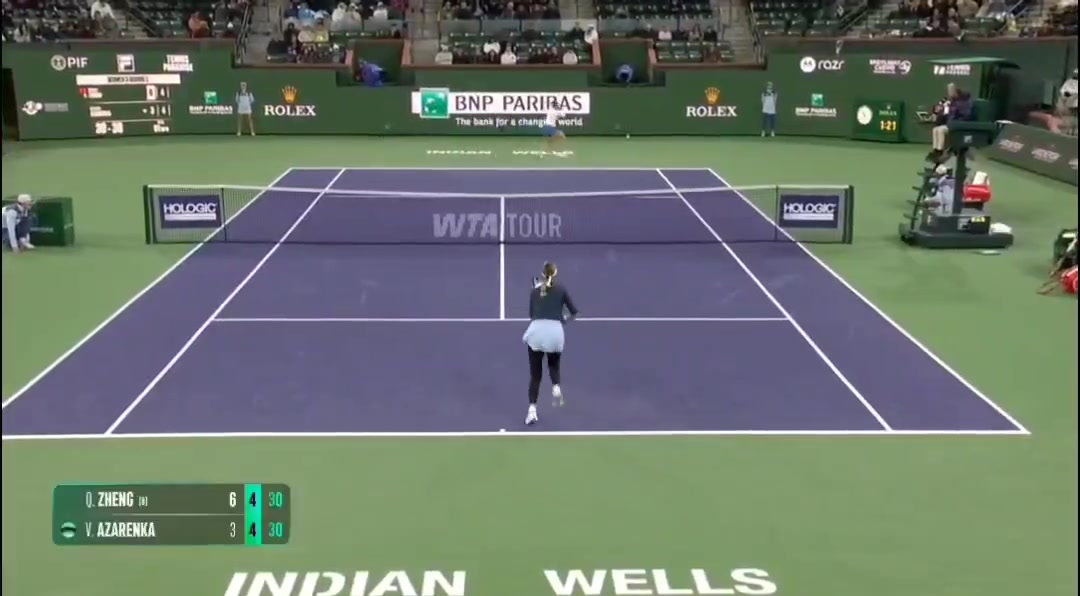 mk体育在线登录入口心态炸了😤阿扎伦卡不满判罚，对裁判爆粗怒喷电子司线吃到警告